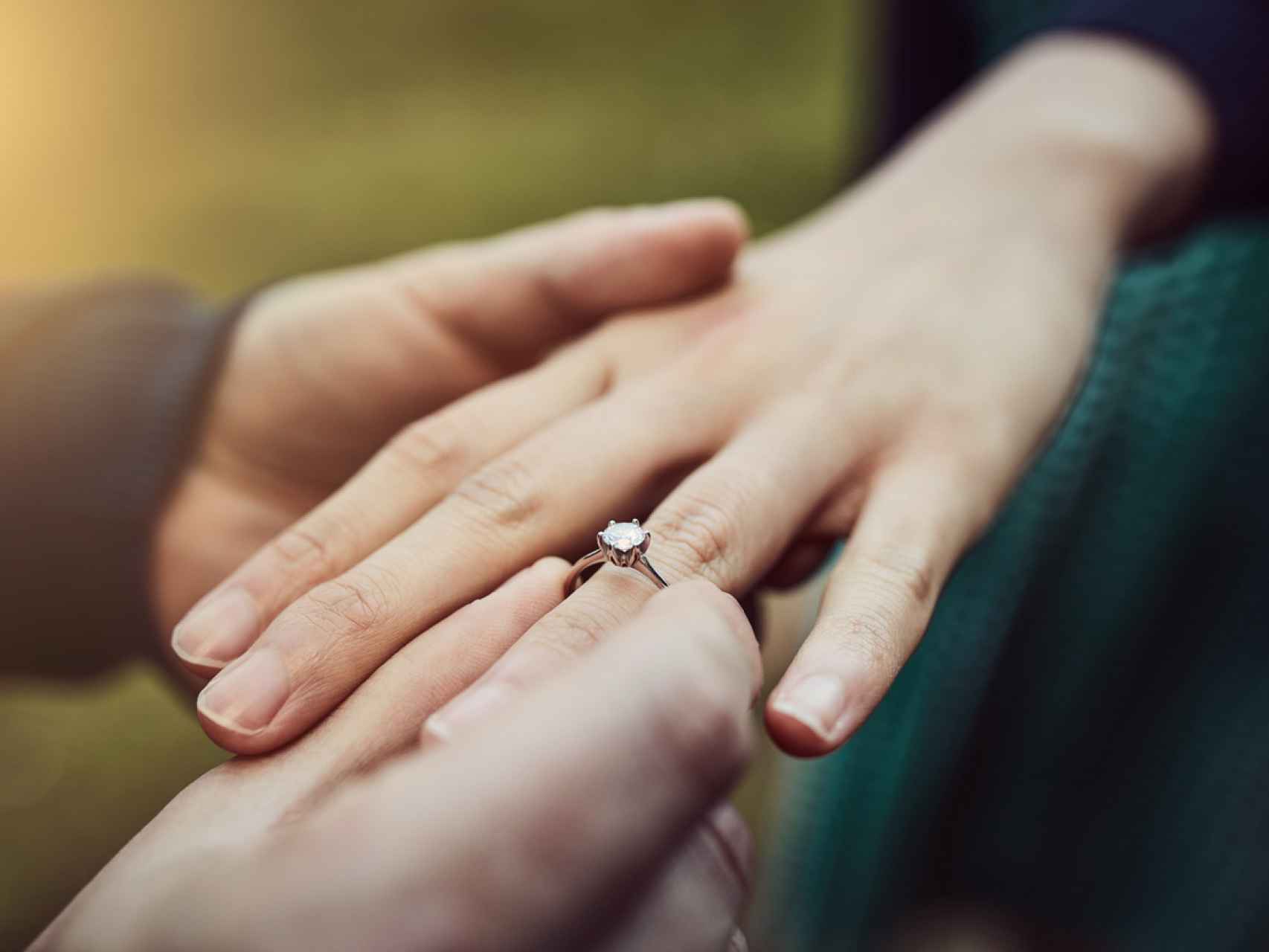 El anillo en el pene y sexo oral: la pedida de mano que mató al romanticismo