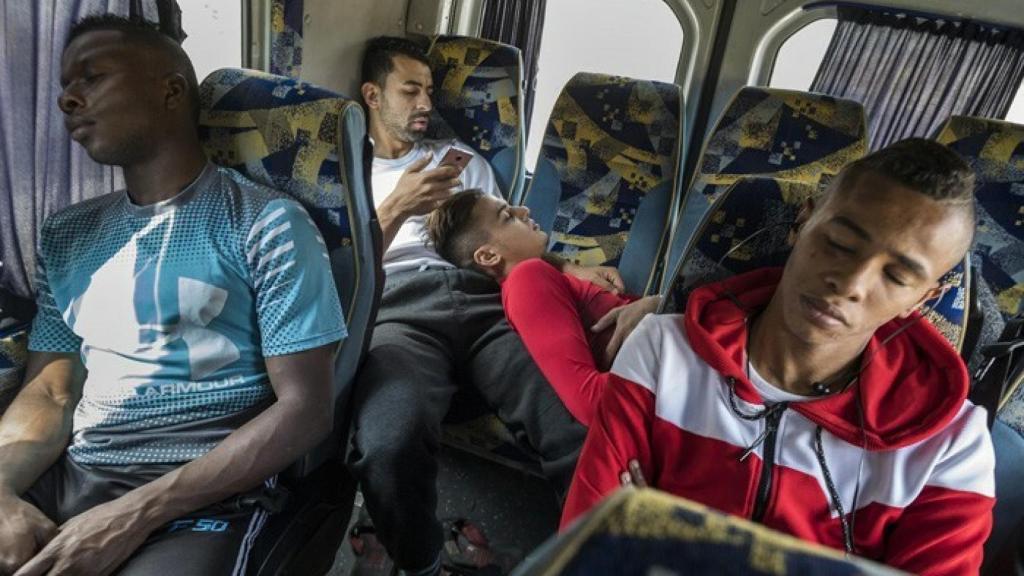 Si el autobús del equipo se encuentra en un checkpoint cerrado, no podrá seguir viajando