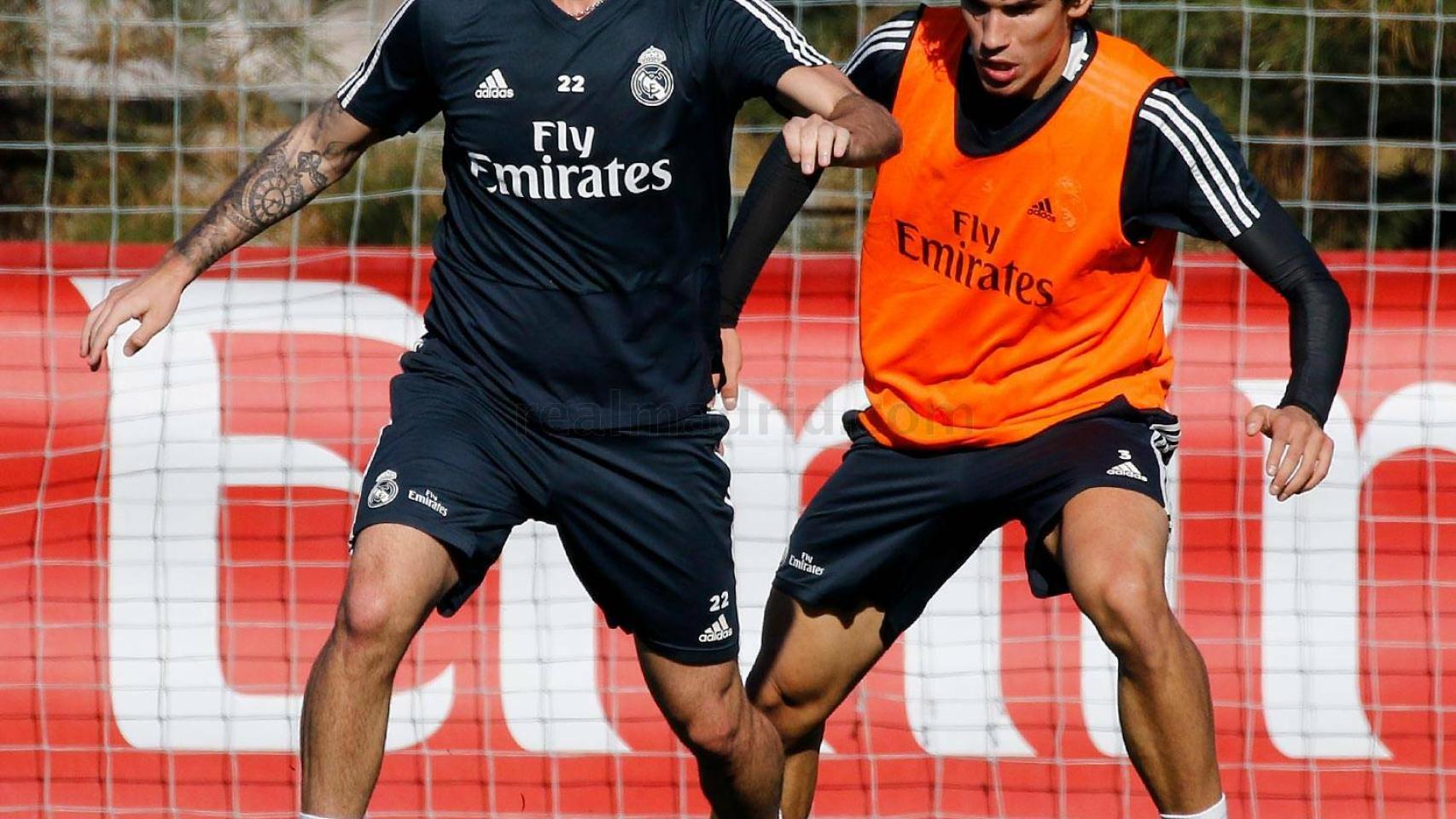 Vallejo e Isco en un entrenamiento del Real Madrid