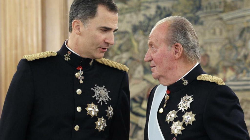 El rey Felipe VI junto a su padre, el rey emérito Juan Carlos I