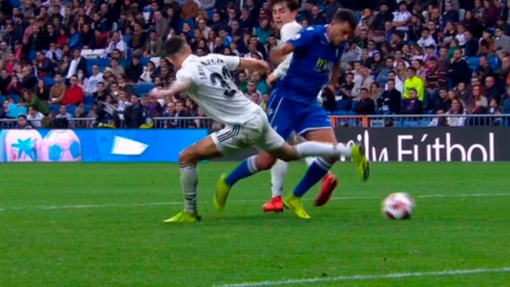 Penalti a favor del Melilla en el Santiago Bernabéu