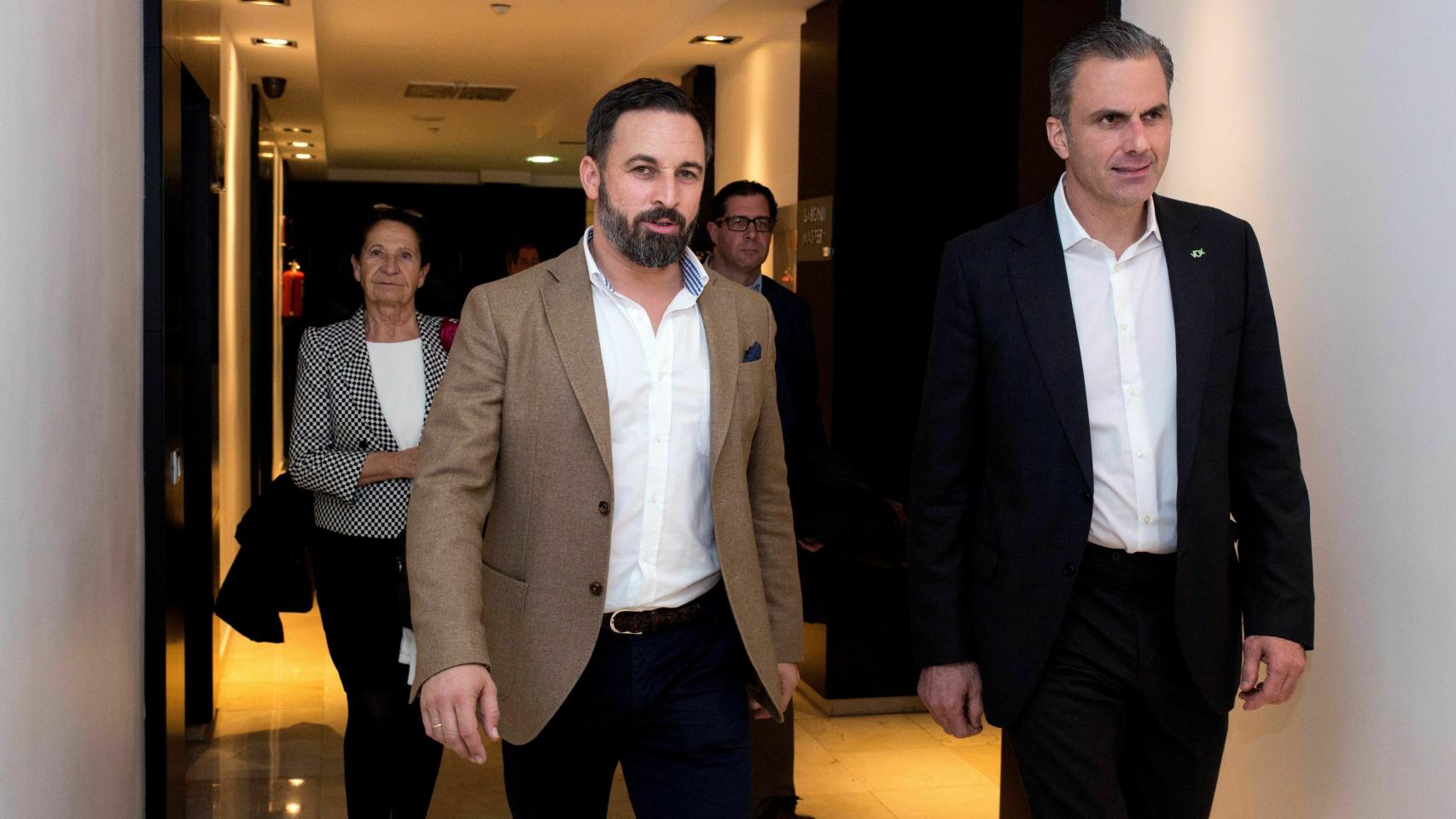 Javier Ortega junto al presidente de Vox, Santiago Abascal.