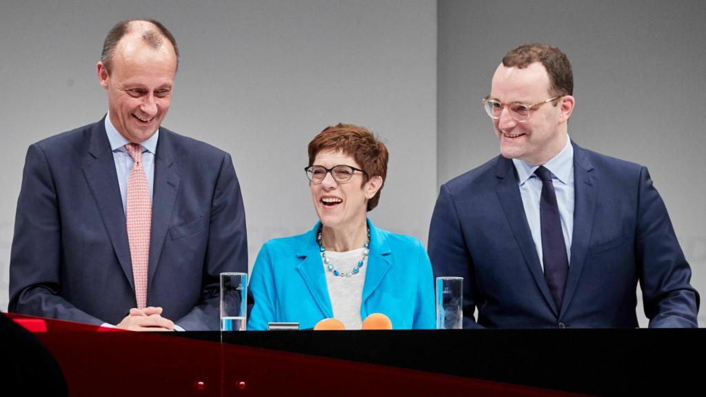 Los candidatos a liderar la CDU, Friedrich Merz, Annegret Kramp-Karrenbauer y Jens Spahn.