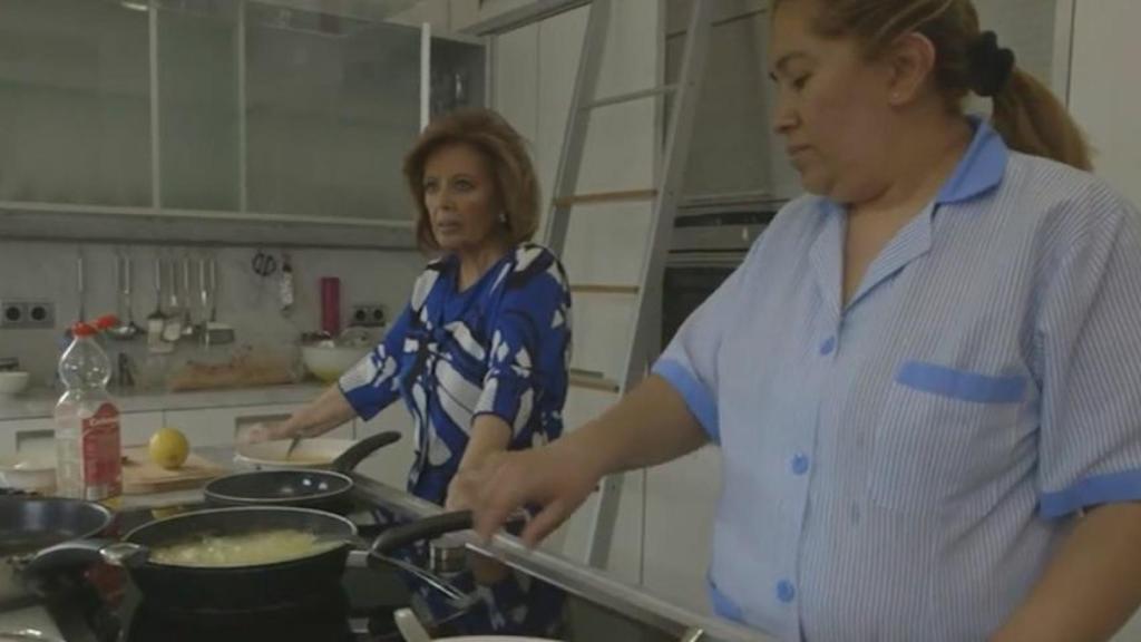 Teresa Campos y María en uno de los capítulos de 'Las Campos'.