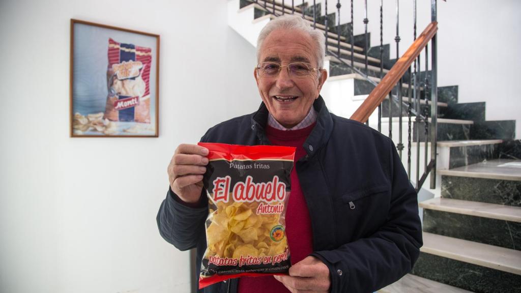 Patatas al perol que Patatas Monti fabrica bajo la denominación de 'El Abuelo Antonio' en homenaje a su fundador.