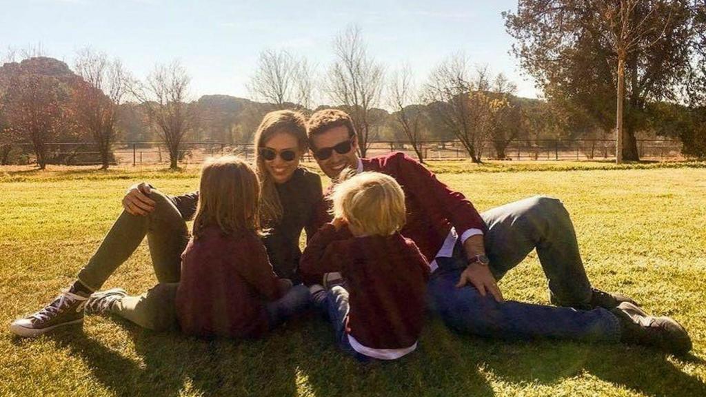 Pablo Casado, su mujer Isabel Torres, y dos de sus hijos