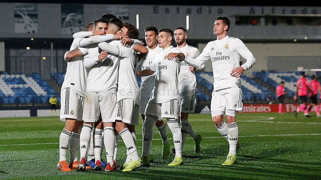 El equipo celebra en piña el gol ante el Sanse