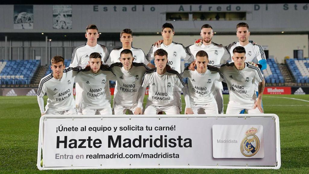 El once inicial mostró camisetas de apoyo a Franchu