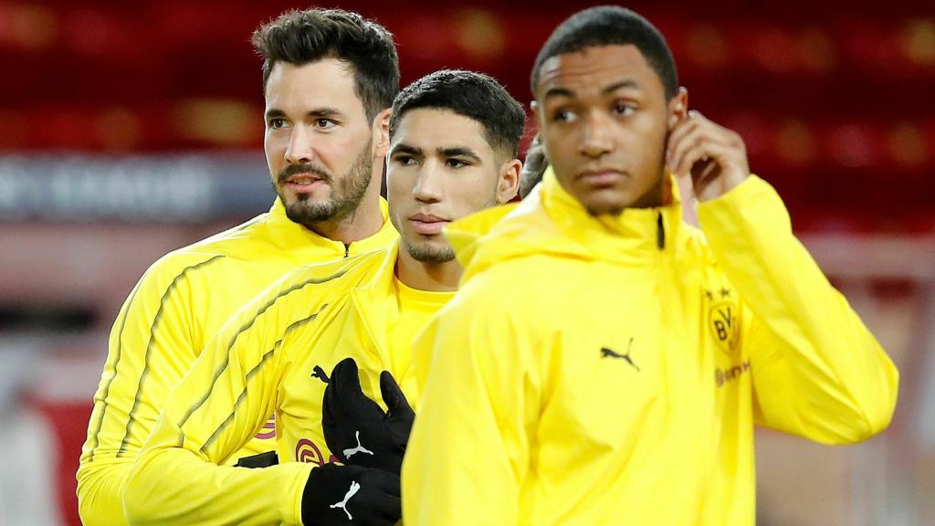 Achraf Hakimi durante un entrenamiento del Dortmund