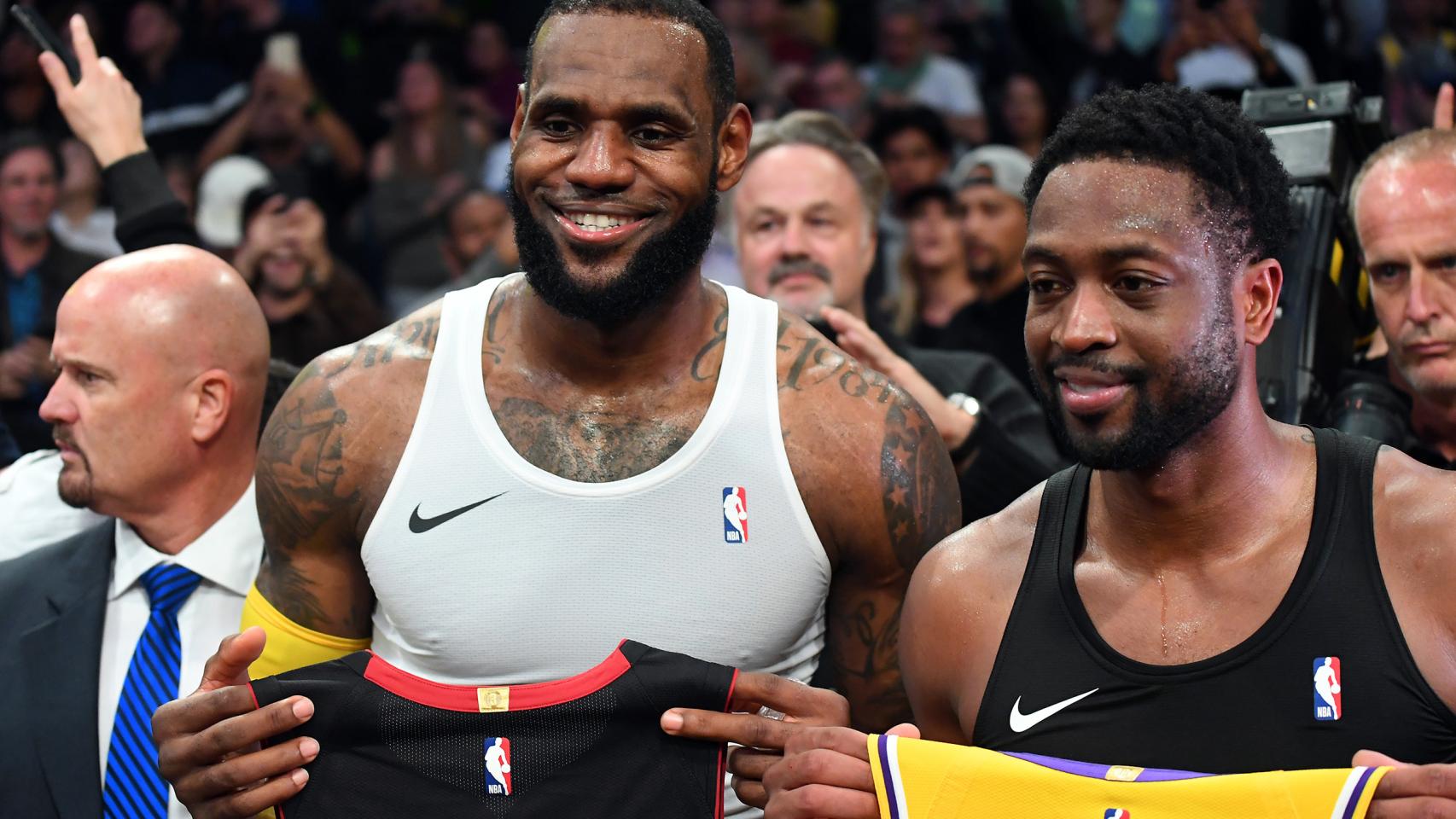 LeBron James y Wade en el encuentro entre Los Ángeles Lakers y Miami Heat