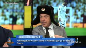 Soria se pone un gorro moscovita. Foto: Twitter (@elchiringuitotv)