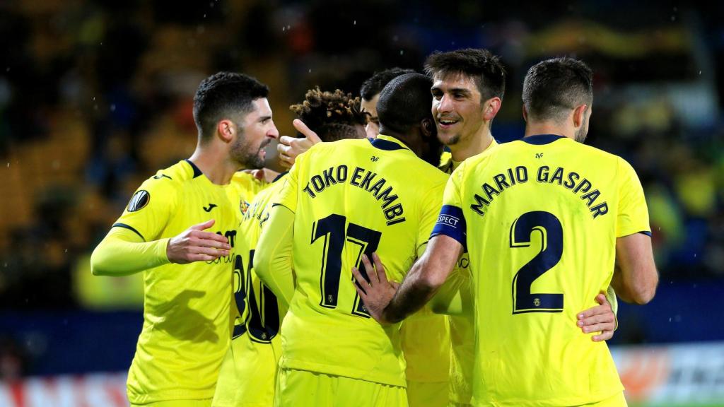 Los jugadores del Villarreal celebran uno de los dos goles
