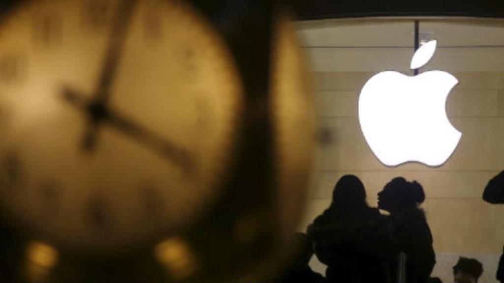 Apple sufre una fuerte caída del 5% en bolsa y pierde su mítico billón de dólares