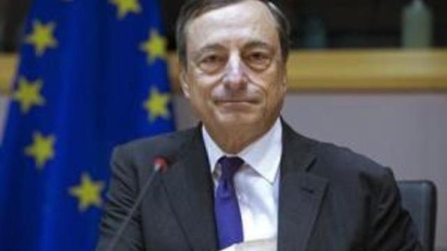 Draghi insiste en que el BCE dejará de comprar activos en enero pese al debilitamiento económico