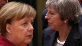 May  y Merkel, durante la cumbre del 'brexit'