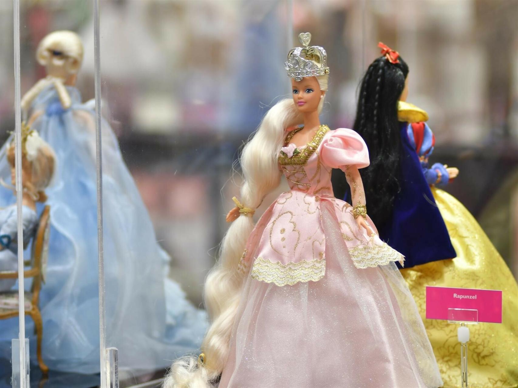 Barbie cine y moda la exposicion unica para descubrir a las munecas mas iconicas