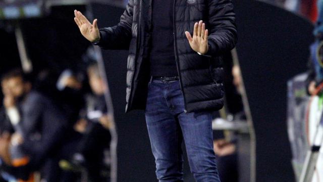 Mauricio Pellegrino, entrenador del Leganés, da instrucciones en el partido de La Liga ante el Celta