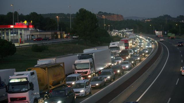 Las autopistas serán gratuitas desde medianoche hasta las 6 de la manaña