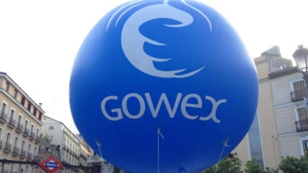 Un globo de Gowex en una esquina junto al metro de Madrid.