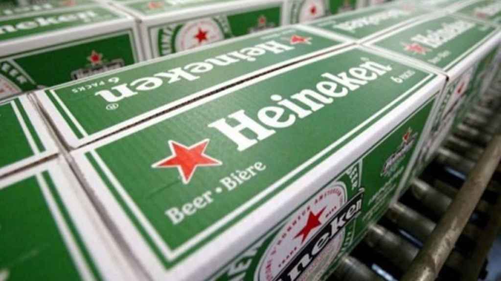 Cajas de cerveza de Heineken.