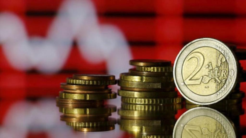 El euro baja a mínimos de 13 meses frente al dólar tras el desplome de la lira