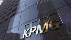 Logo de KPMG.
