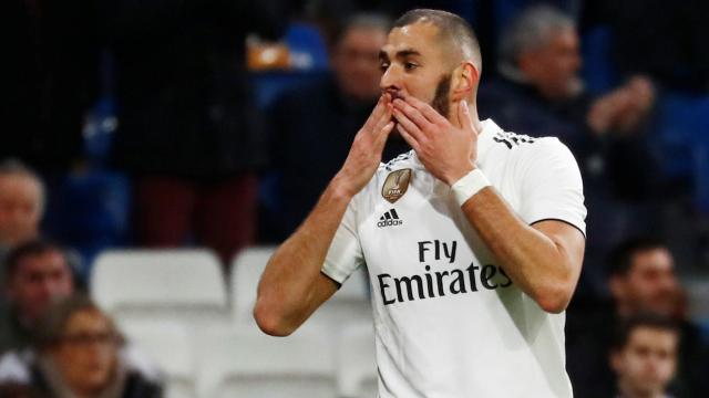 Karim Benzema celebra el primer gol al Rayo Vallecano