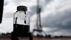 El Ibex cotiza el rally del petróleo sobre los 10