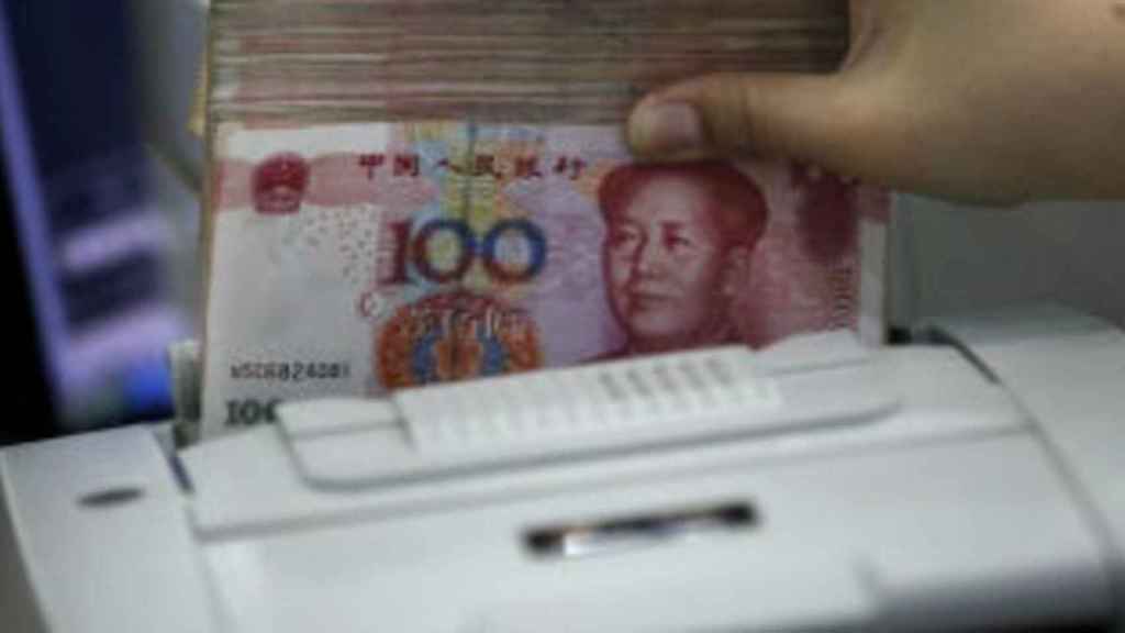 El dólar vuela hasta los 6,718 yuanes, su cambio más alto contra la moneda china desde agosto