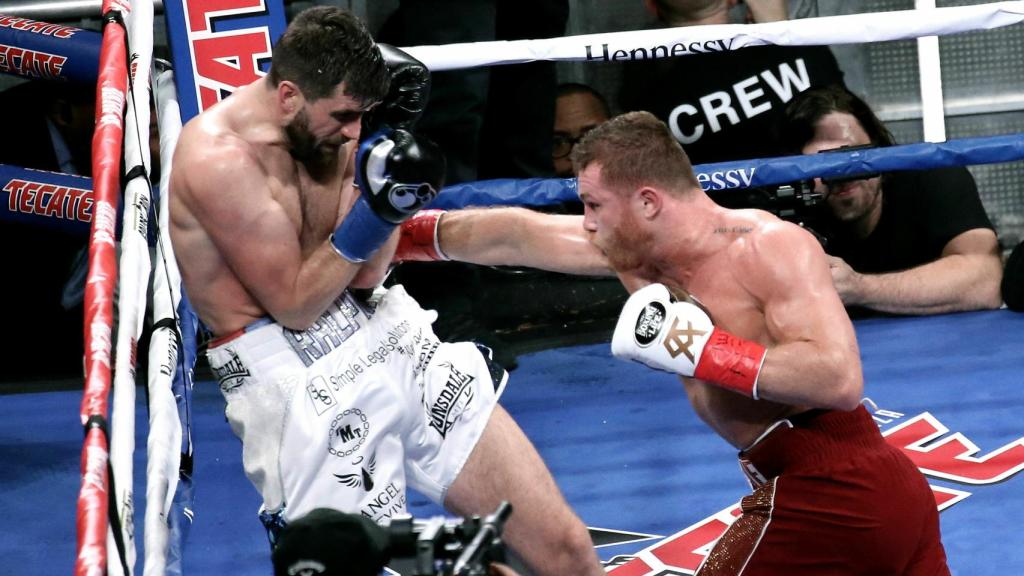 Canelo Alvarez vs. Rocky Fielding