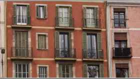 El precio de los pisos de segunda mano en España cae en octubre, pero algunas capitales se acercan a máximos