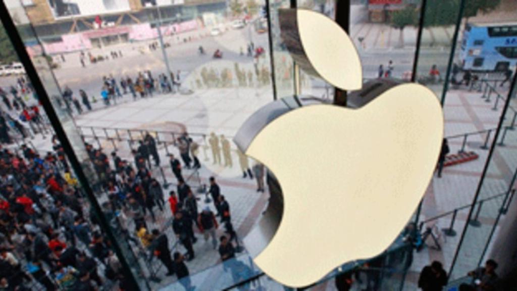 Apple supera por primera vez 900