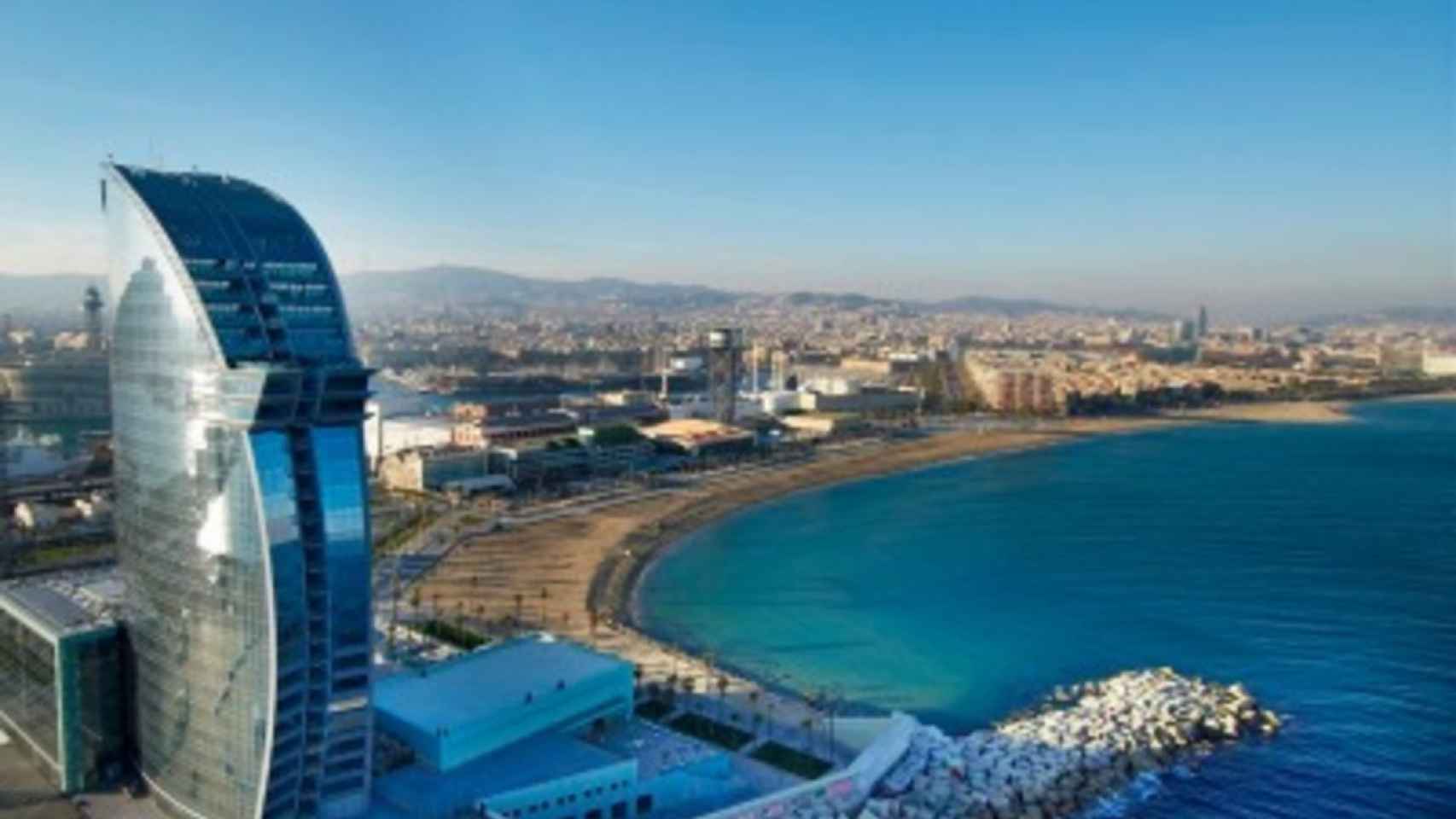 La ocupación en hoteles de Barcelona baja 7 puntos y la facturación cae un 13%
