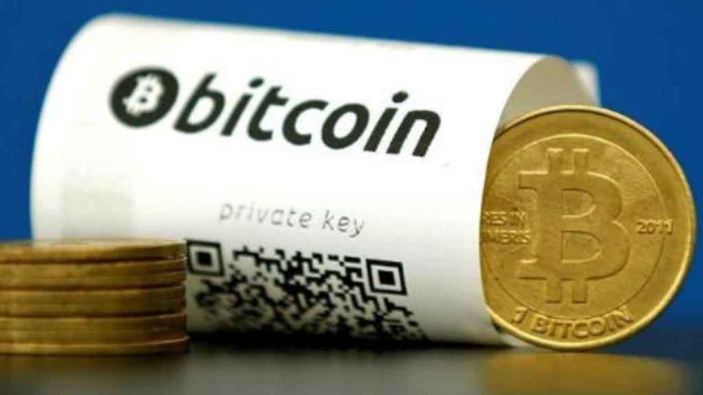 Bitcoin cae más de 12% tras subir por encima de los 16