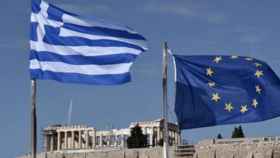 Moscovici y Schäuble envían la deuda pública de Grecia a su mejor cota en siete años