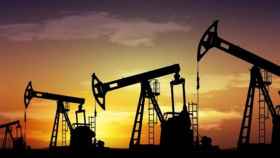 El petróleo alcanza mínimos de siete meses al caer por debajo de los 46 dólares