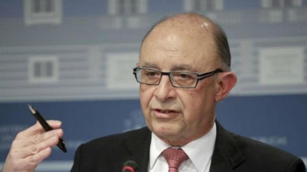 Montoro descarta bajadas de IRPF en 2018 y las deja para finales de legislatura