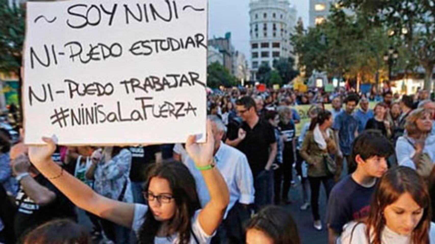 Unos jóvenes en una manifestación.