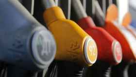 Llenar el depósito es más caro por quinta semana consecutiva: suben los carburantes