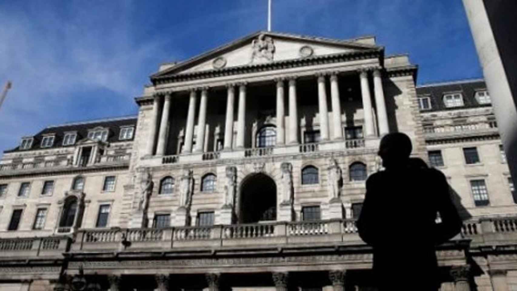 El BoE pide a los bancos que reúnan 4