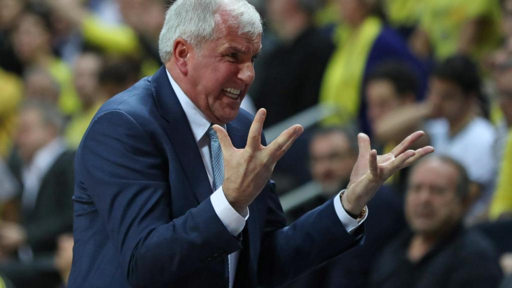 Obradovic se lamenta por un fallo de su equipo