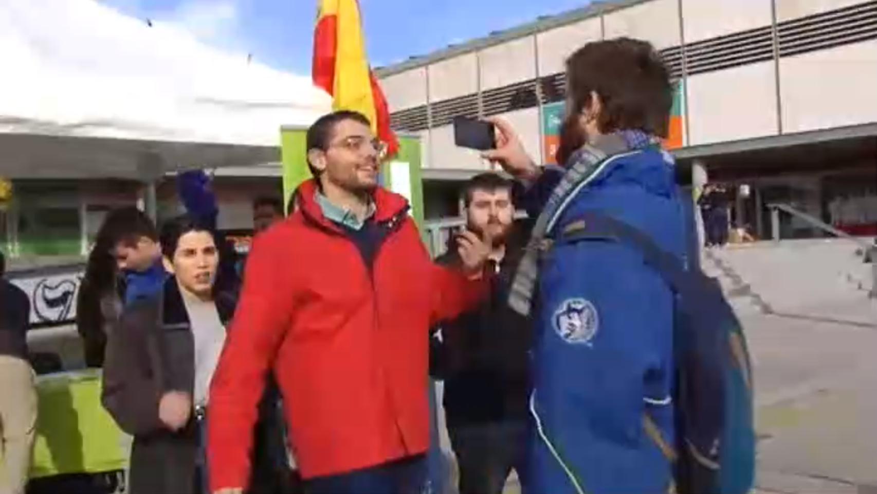 El episodio ha tenido lugar en una carpa instalada en la Universidad de Barcelona.