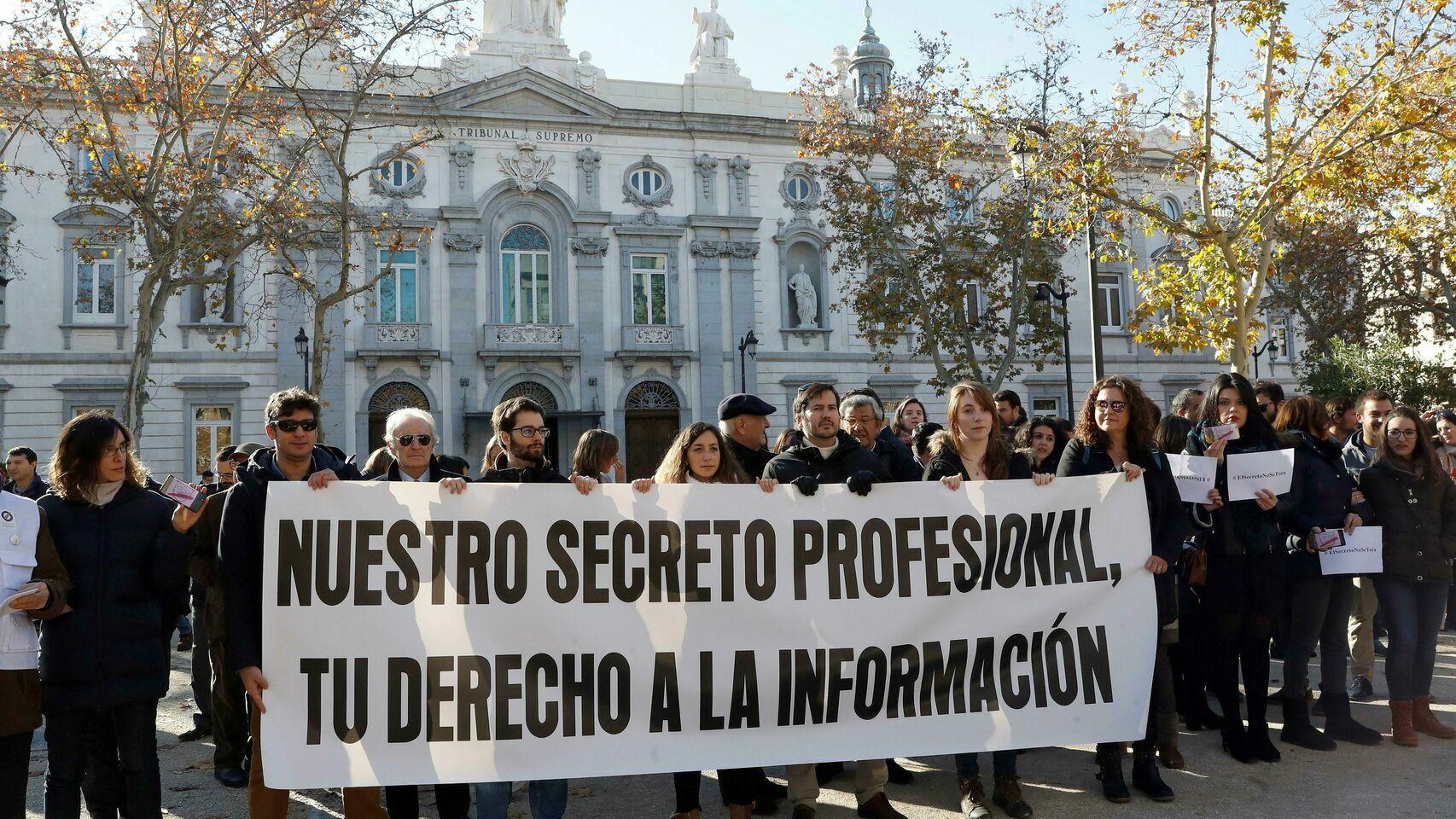 Concentración de periodistas frente al Tribunal Supremo.