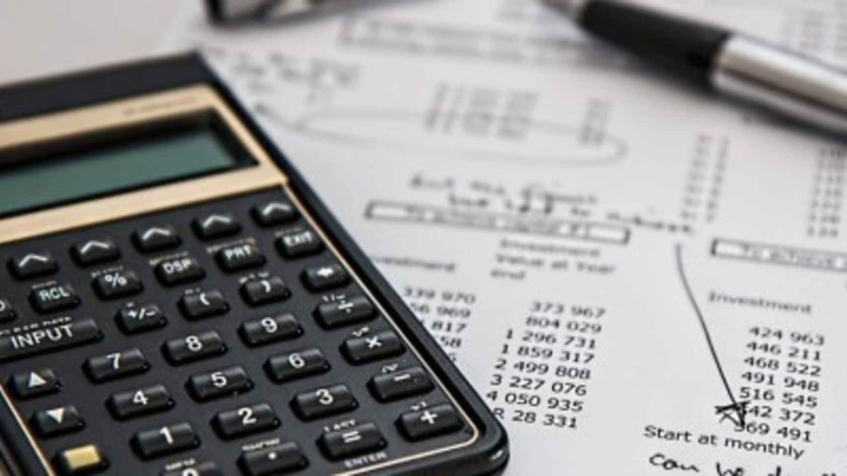 calculator-calculation-insurance