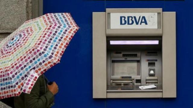 bbva-cajero-paraguas-585-160317