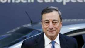 Draghi ve aún necesarios los estímulos pese a que el crecimiento mejora