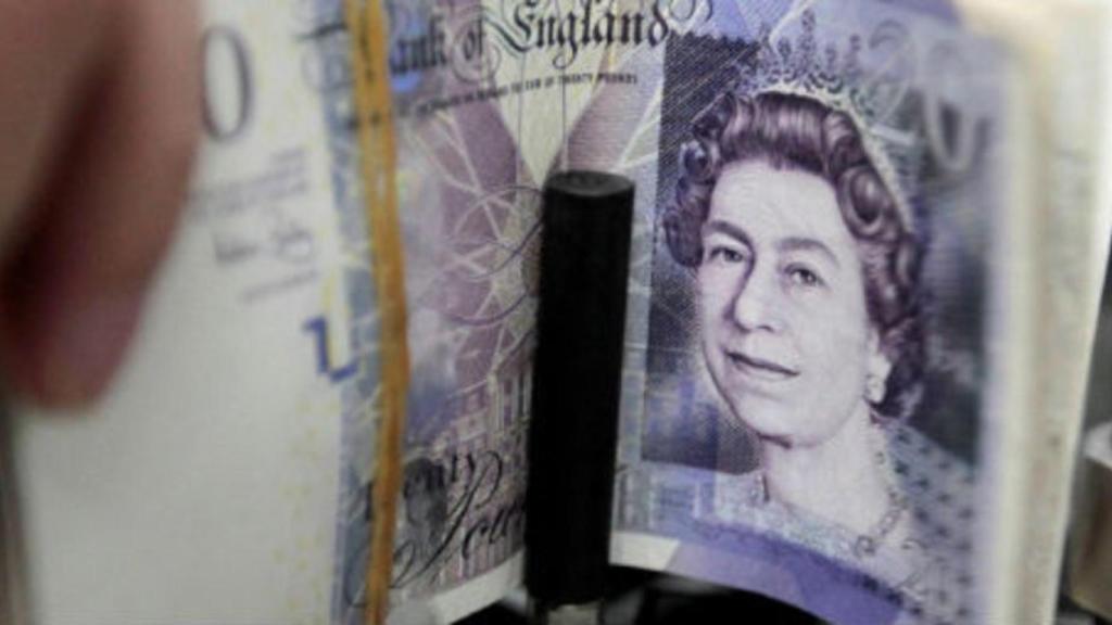 El temor a un 'Brexit duro' empuja a la libra a mínimos de abril de 2017 contra el dólar