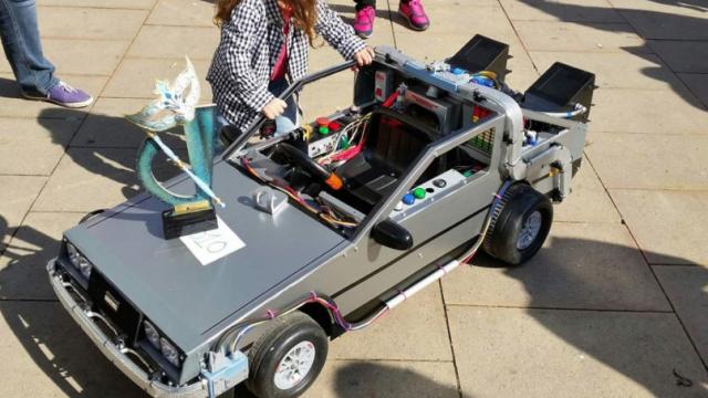 Cómo fabricar el DeLorean y que tu hija triunfe en las fiestas de disfraces