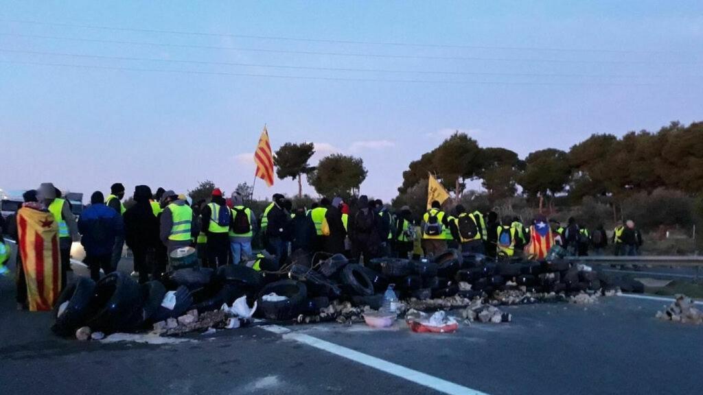 Los CDR cortando la autopista