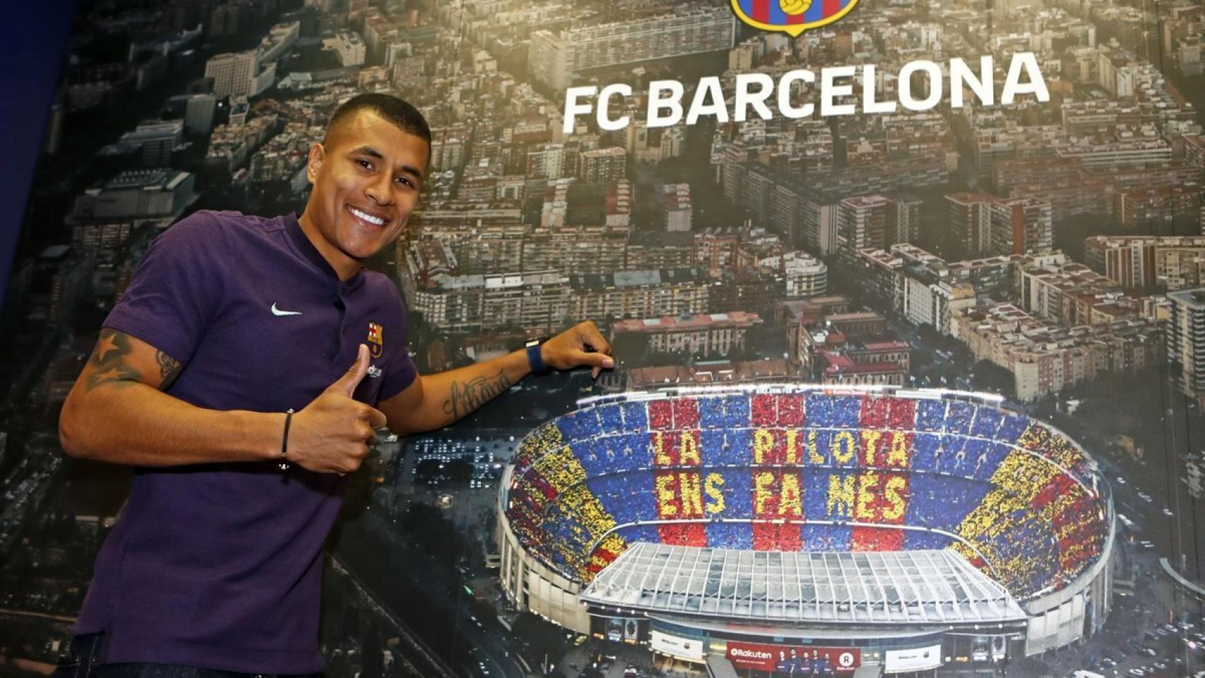 Murillo ya posa como jugador del Barça. Foto: Twitter (@FCBarcelona_es)